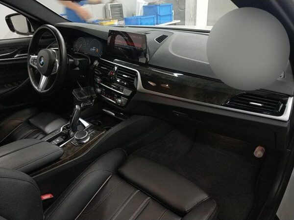 2019 BMW 5 - Image 4