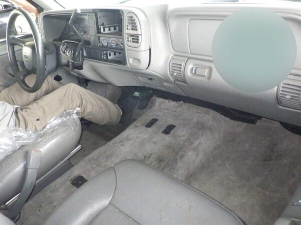 2004 CHEVROLET SUBURBAN - Image 4