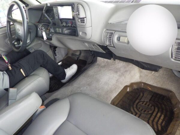 2001 CHEVROLET SUBURBAN - Image 4