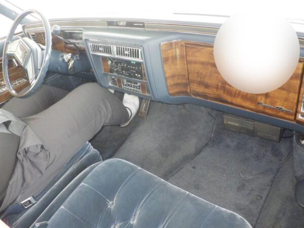 1989 CADILLAC BROUGHAM - Image 4