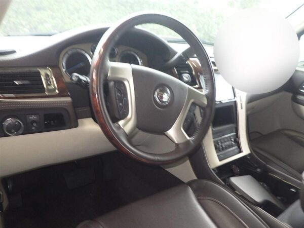 2013 CADILLAC ESCALADE - Image 4