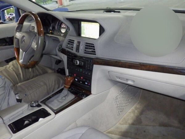 2011 MERCEDES-BENZ E-CLASS - Image 4