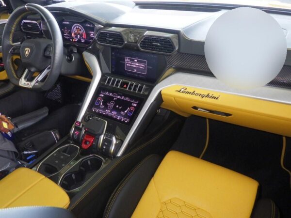 2019 LAMBORGHINI URUS - Image 4