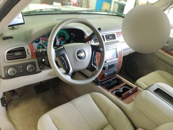 2012 CHEVROLET SUBURBAN - Image 4