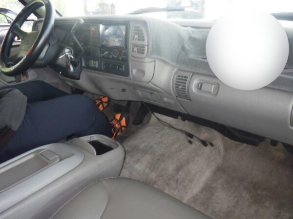 2003 CHEVROLET SUBURBAN - Image 4
