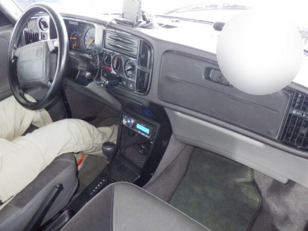 1994 SAAB 900 - Image 4