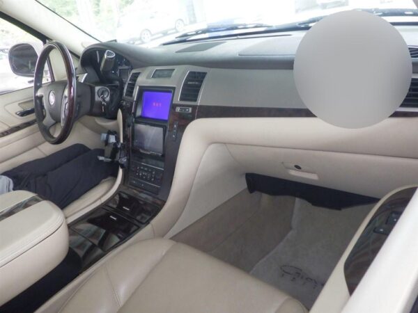 2010 CADILLAC ESCALADE - Image 4