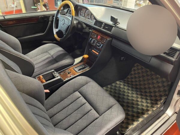 1996 MERCEDES-BENZ E-CLASS - Image 10