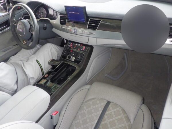 2014 AUDI S8 - Image 4